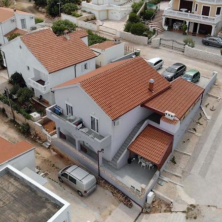 Gavran Apartment วินเยราซ ภายนอก รูปภาพ
