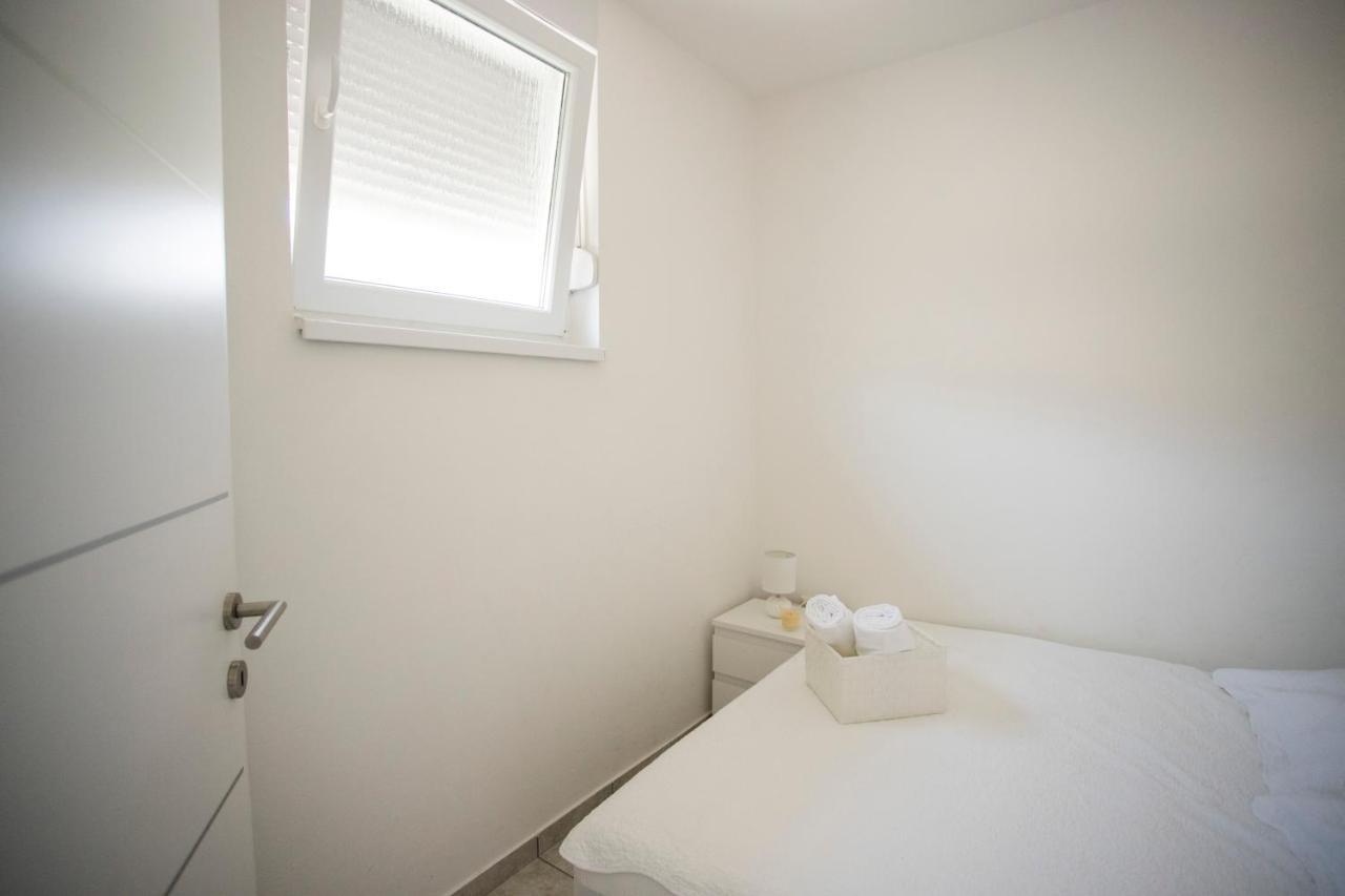 Gavran Apartment วินเยราซ ภายนอก รูปภาพ